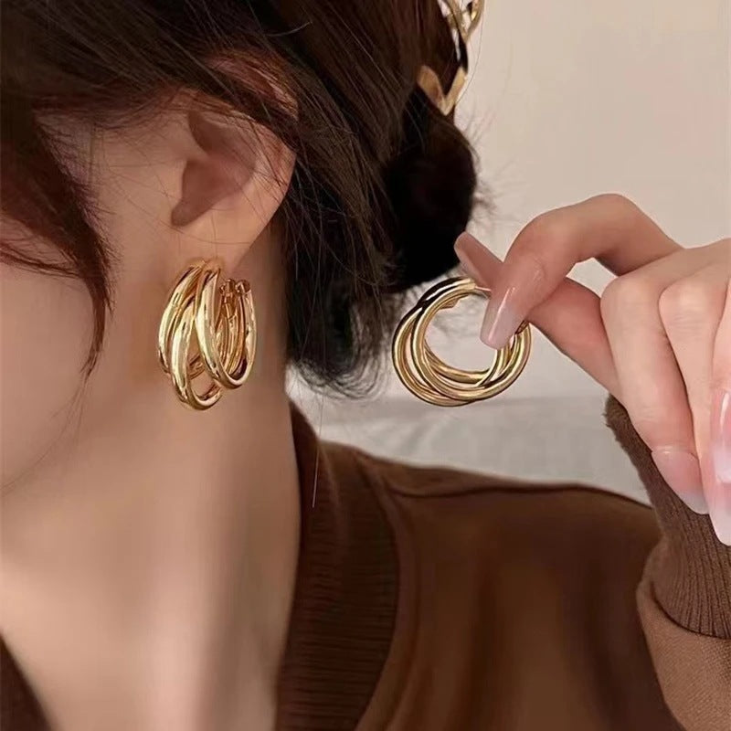 Fashionable Hoop Earrings Made of High-Quality, Polished Metal Bowlift