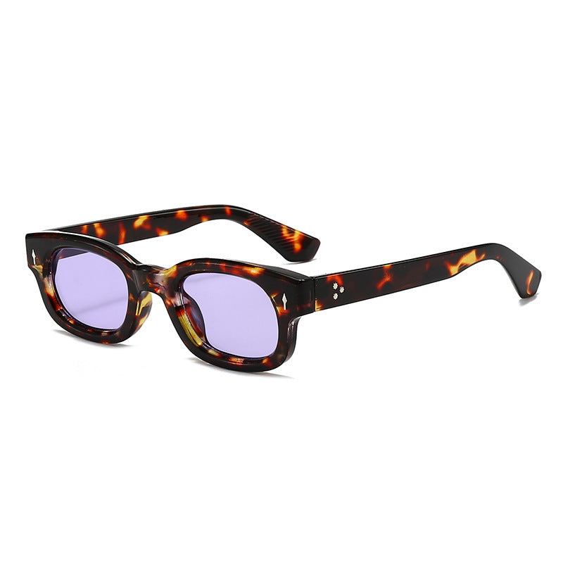 Women's stylish sunglasses in trendy Bowlift frame