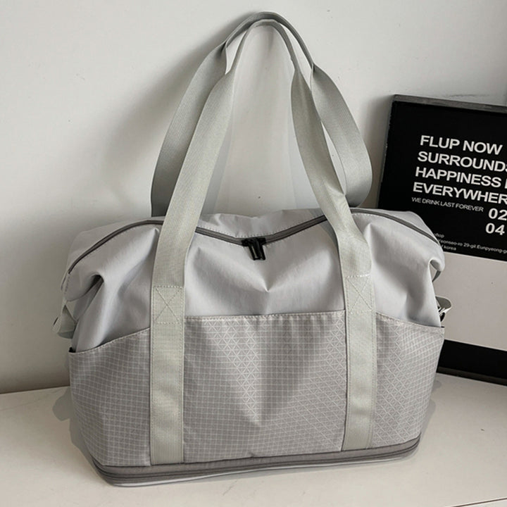 Multifunctional sports and travel bag with innovative compartment arrangement Bowlift