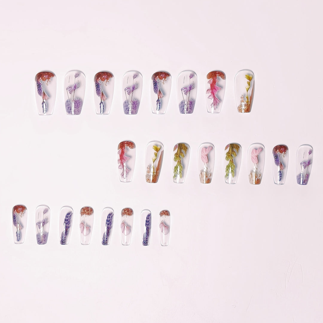Artificial nails with dried flowers Bowlift
