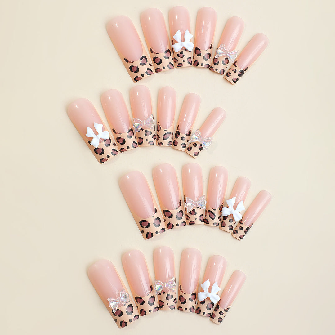 Artificial nail set with elegant crystal applications Bowlift