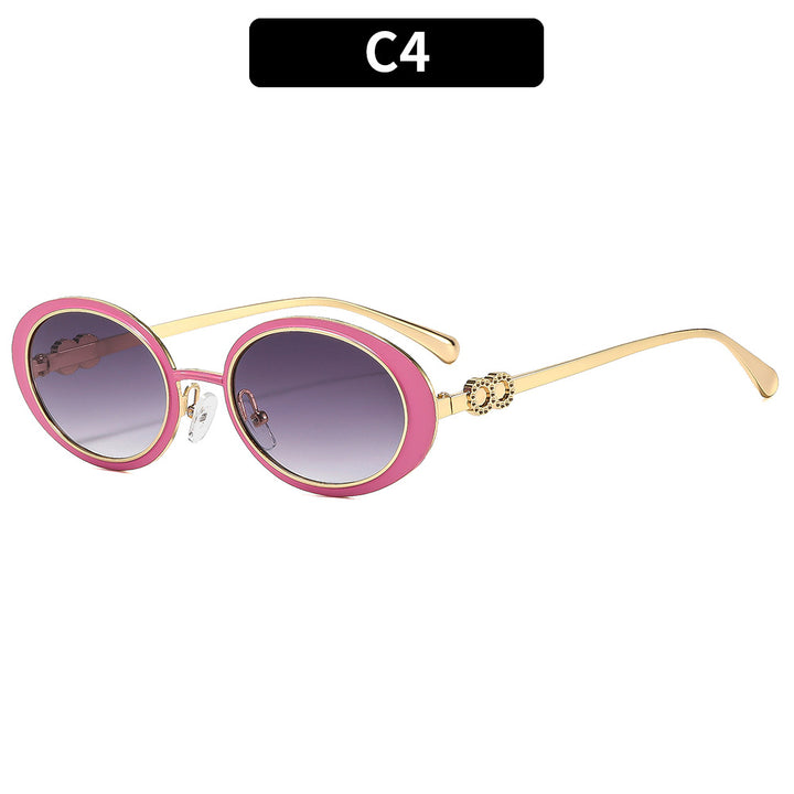 Elegant Retro-Inspired Sunglasses
