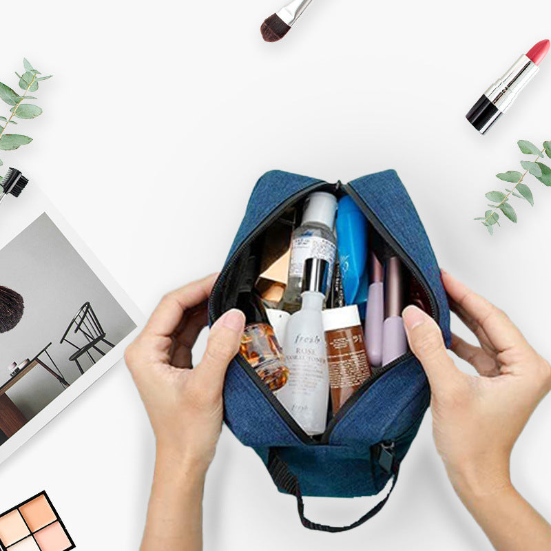 Cosmetic bag with sturdy zipper Bowlift