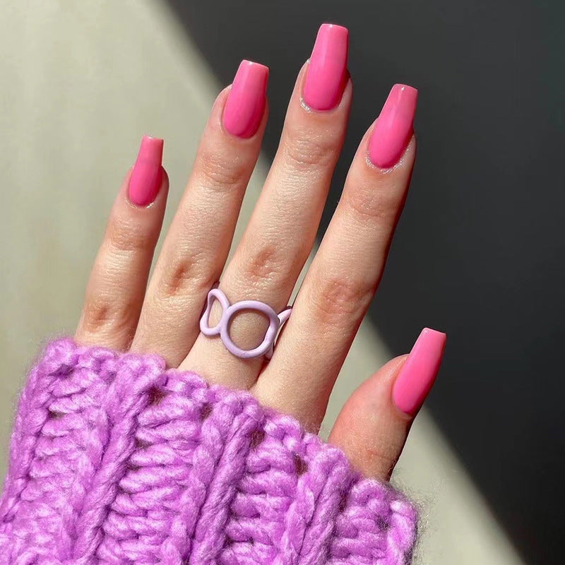Stylish artificial nails in elegant gloss finish Bowlift