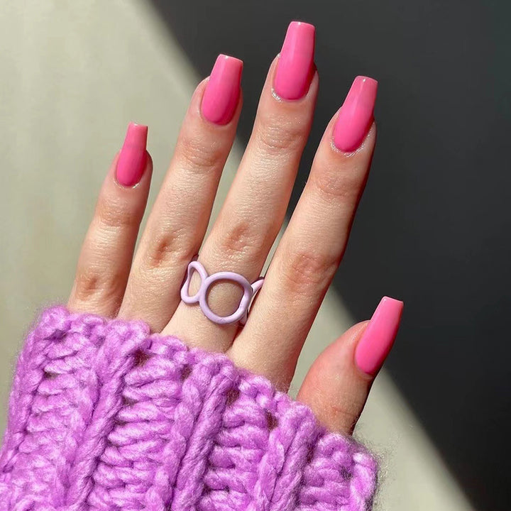 Stylish artificial nails in elegant gloss finish Bowlift