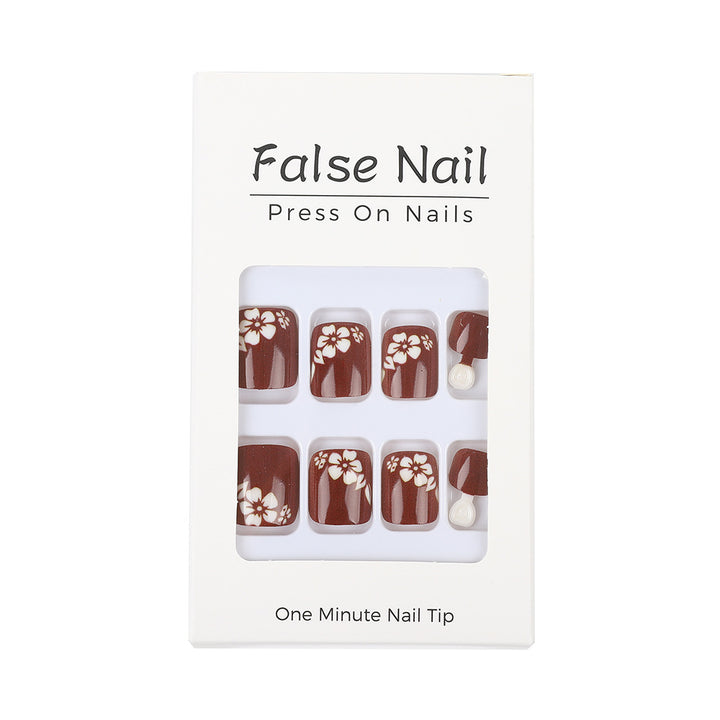 Artificial nails in elegant natural design Bowlift