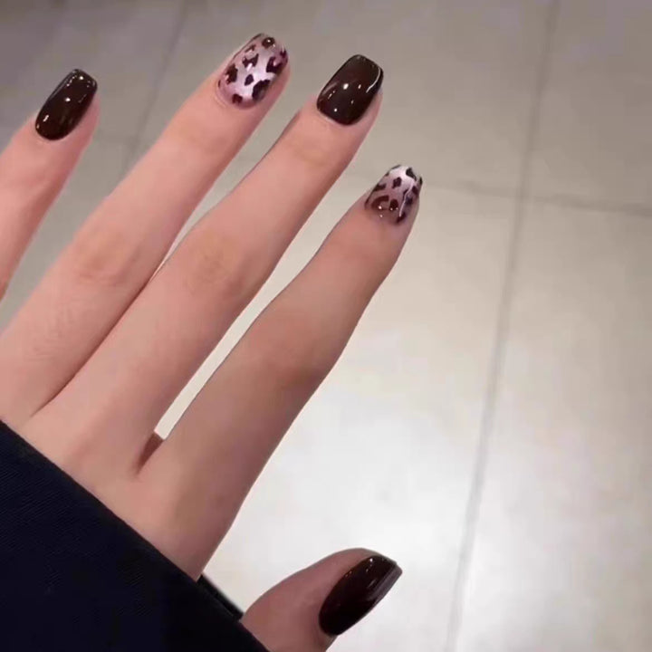 Artistic Press-On Nail Set with Leopard Print and Glossy Finish Bowlift