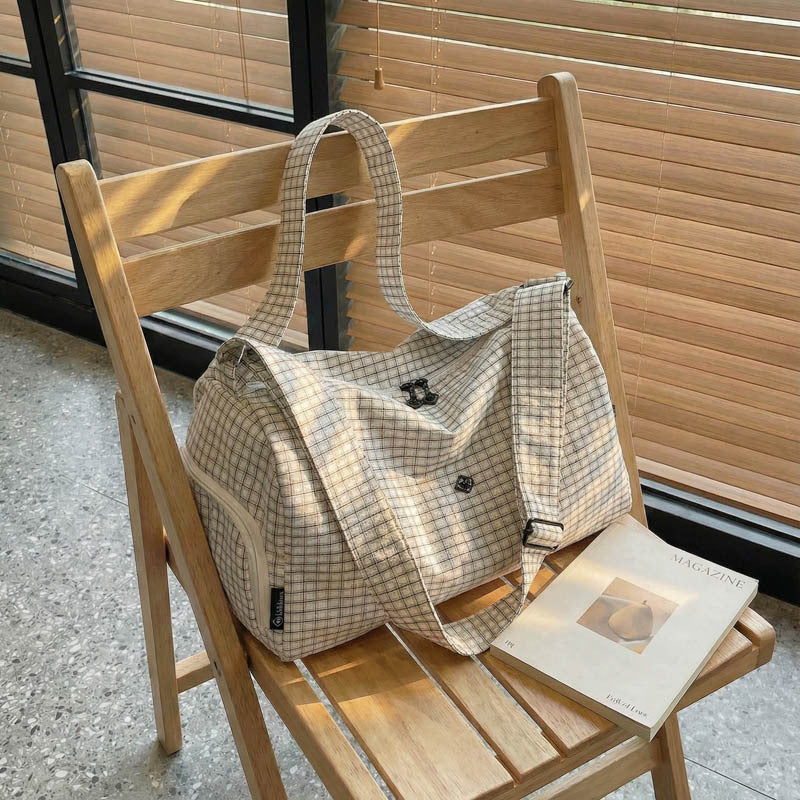 Women’s sporty and stylish travel bag Bowlift