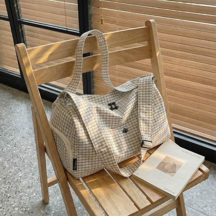 Women’s sporty and stylish travel bag Bowlift