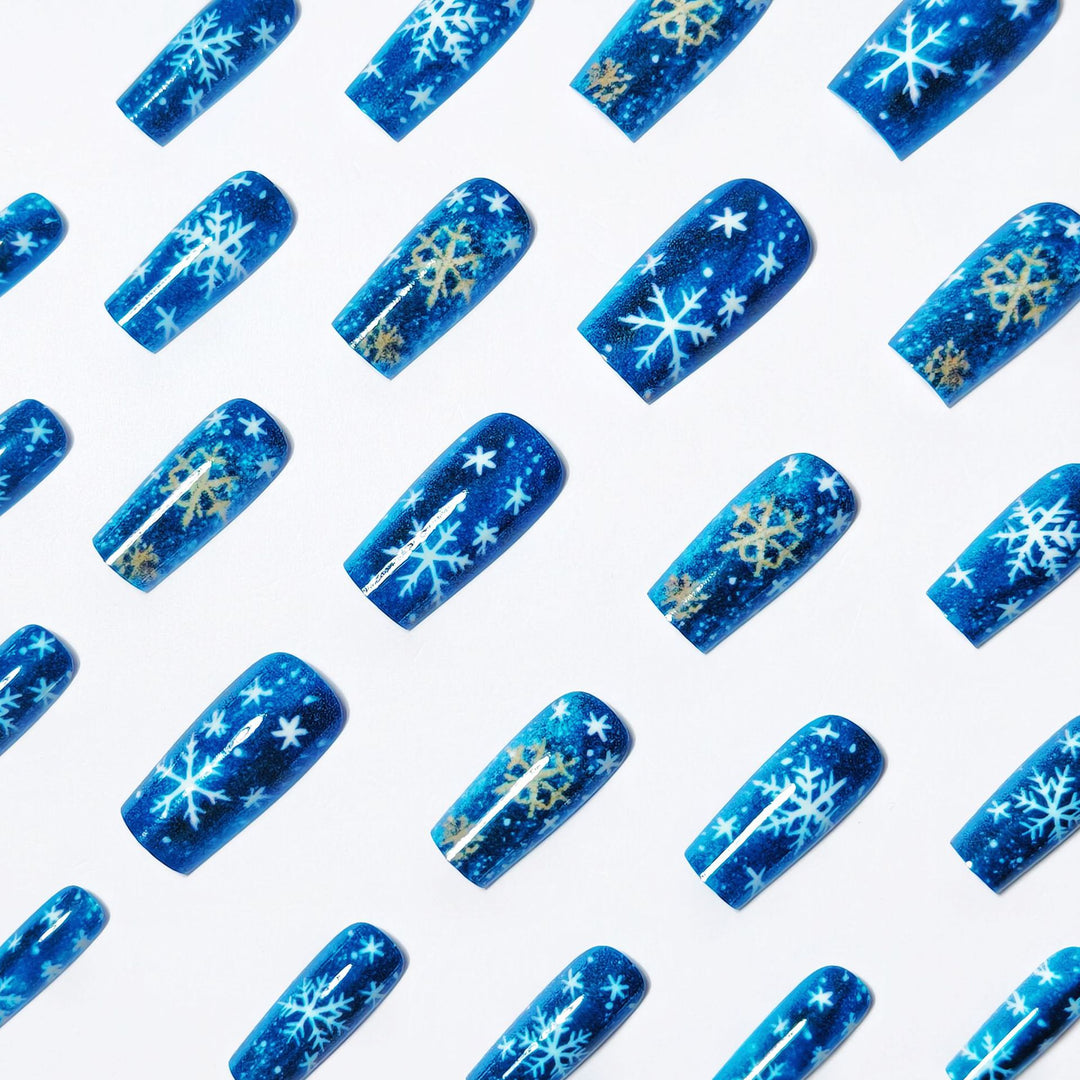 Festive Winter-Themed Glitter Nail Art Bowlift