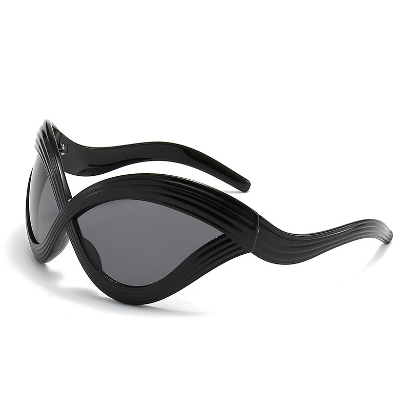 Women extraordinary sunglasses with curved design Bowlift