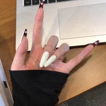 Glamorous artificial nails with elegant accents Bowlift