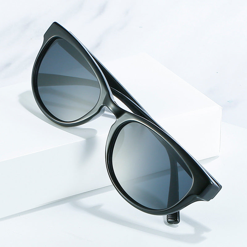 Cat-Eye Shaped Sunglasses Bowlift