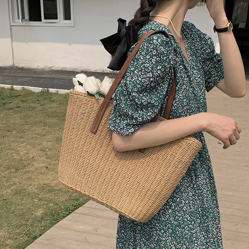 Spacious straw bag with sustainable leather handles Bowlift
