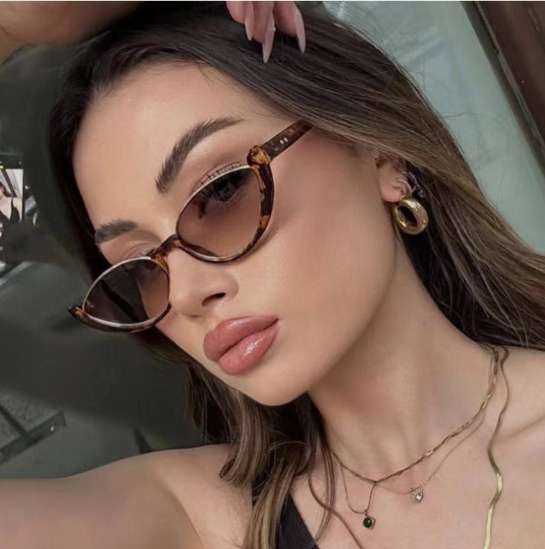 Ladies Cat-Eye Sunglasses with subtle frame and polarized lenses Bowlift