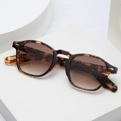 Women rebellious retro-inspired sunglasses Bowlift