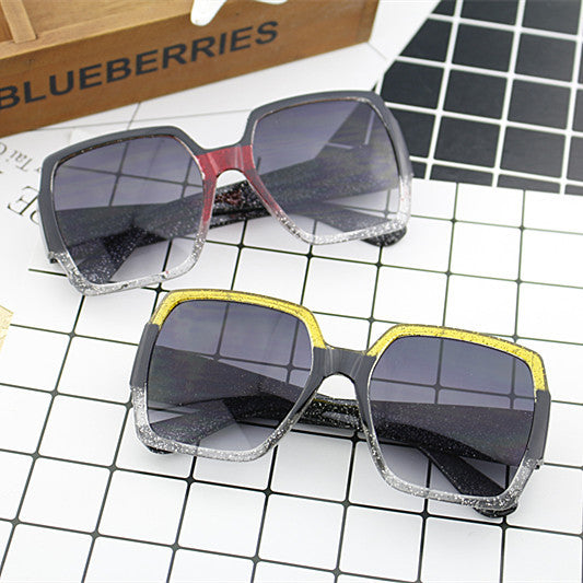 Ladies extravagant square sunglasses with unique design Bowlift