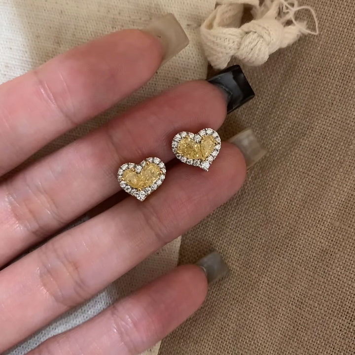 Heart-Shaped Halo Gemstone Cluster Ring With Pavé Accent Stones And Slim Gold Band