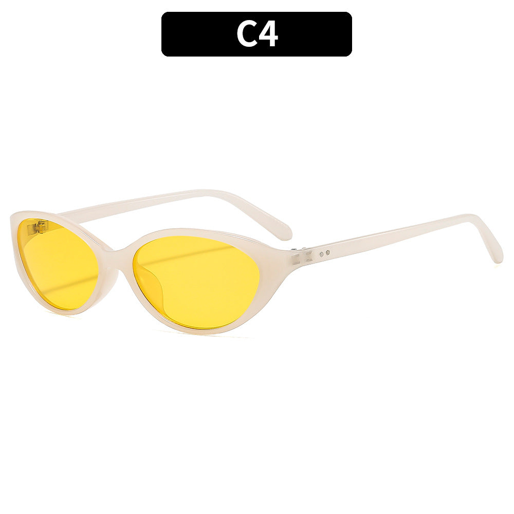 Vintage-Inspired Cat-Eye Sunglasses Fashionable Appeal