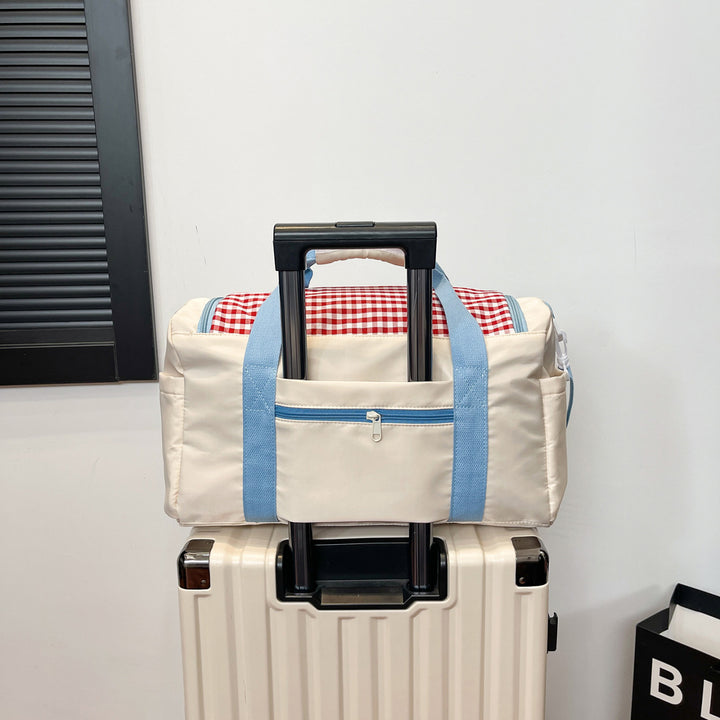 Sporty travel bag with multiple outer pockets Bowlift