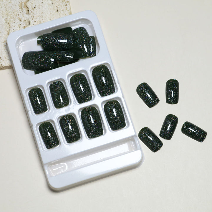 Sparkling Glam Press-On Nail Set Bowlift