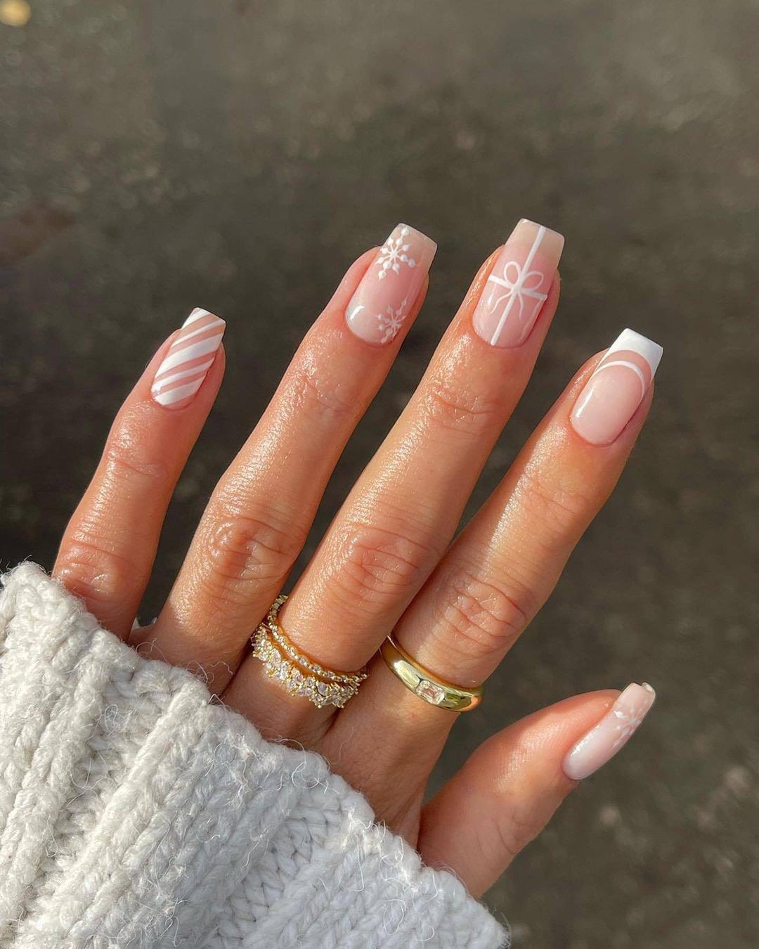 Artistic Winter-Themed Nail Art Bowlift