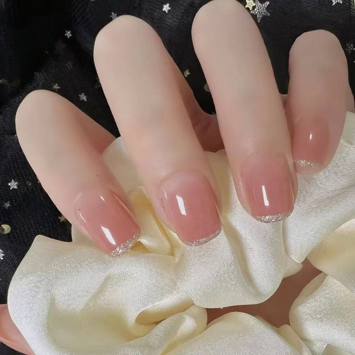 Elegant and shimmering nail art Bowlift