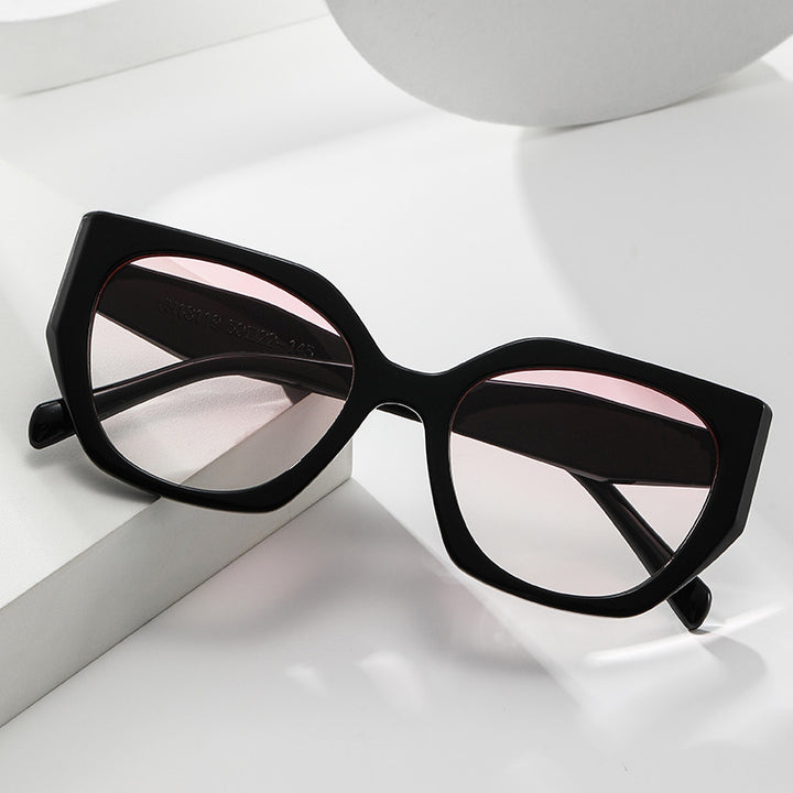 Ladies' statement sunglasses in modern leopard pattern Bowlift
