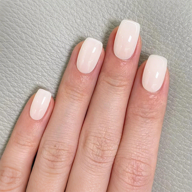 Artificial Nail Set with Smooth, Natural Finish Bowlift