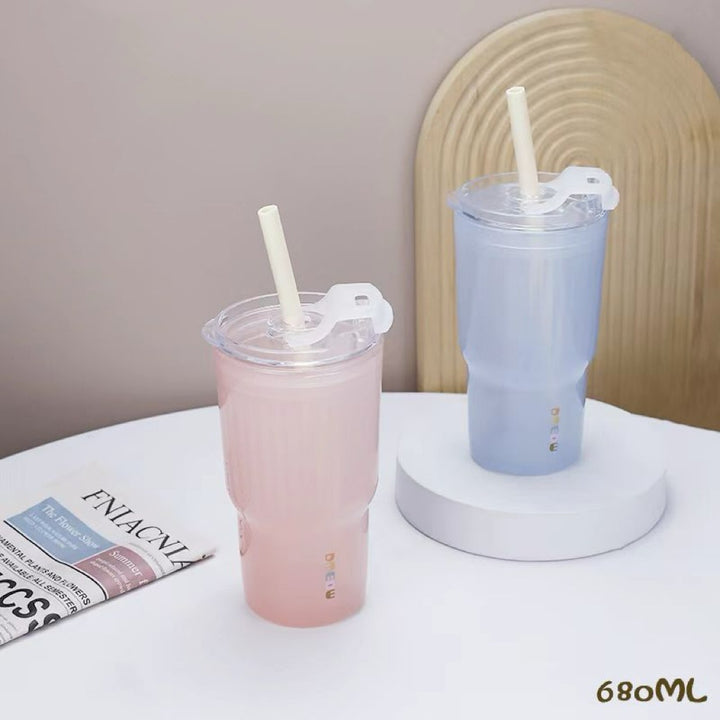 Ladies insulated drinking cup with flexible lid and silicone-coated straw Bowlift