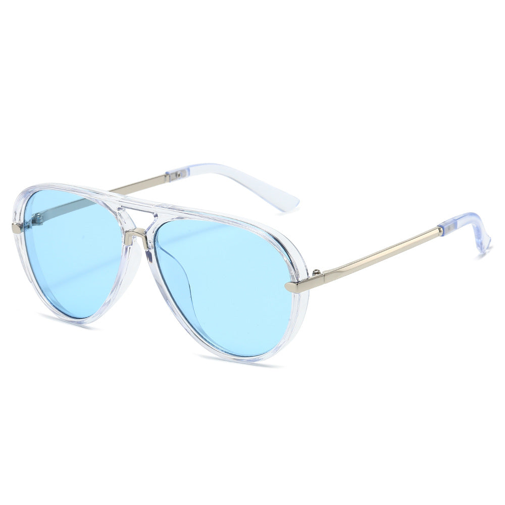 Elegant Aviator Sunglasses with Gold Accents Bowlift