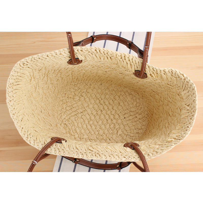 Beach bag made of handcrafted natural material with sturdy leather handle Bowlift