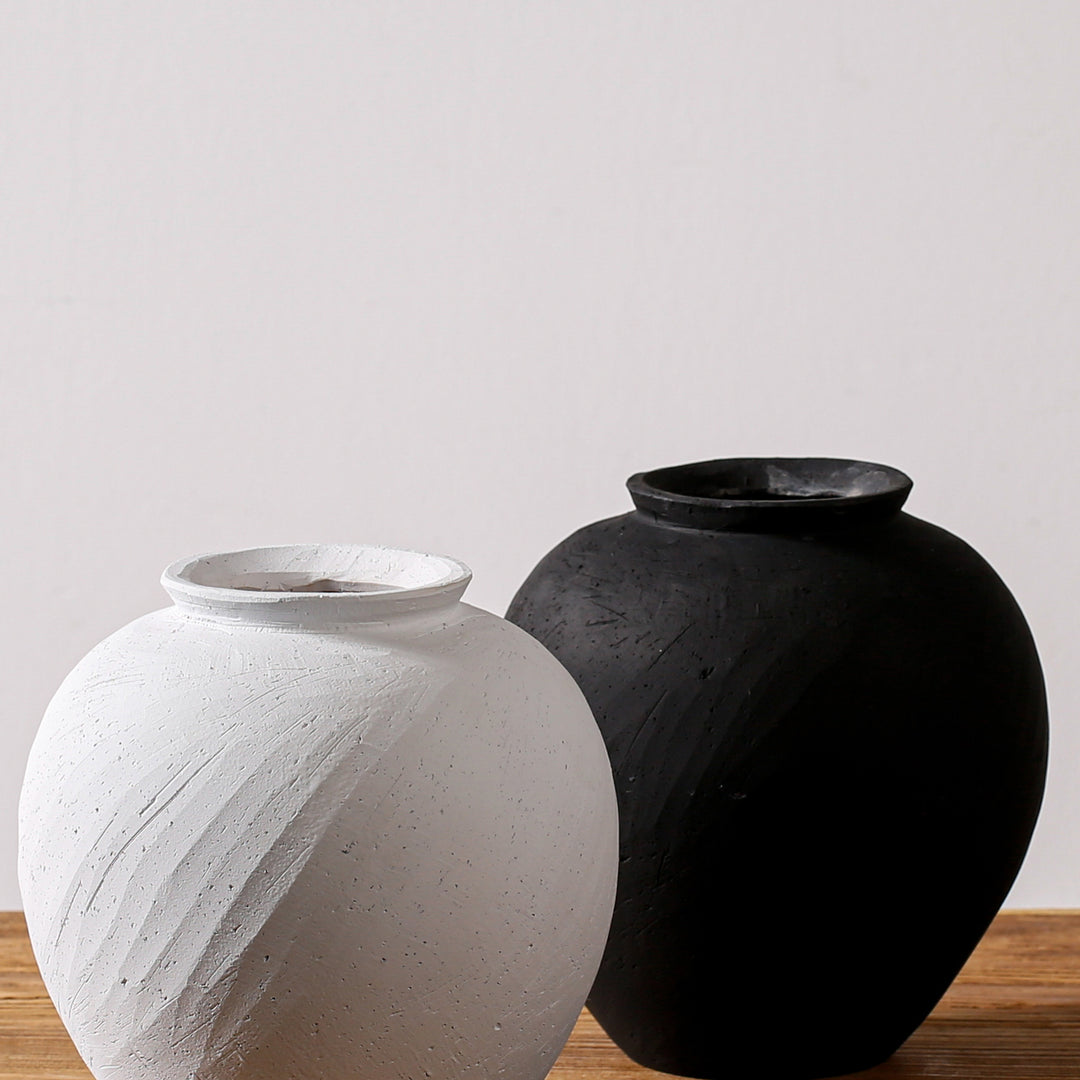 Elegant and timeless decorative vase Bowlift