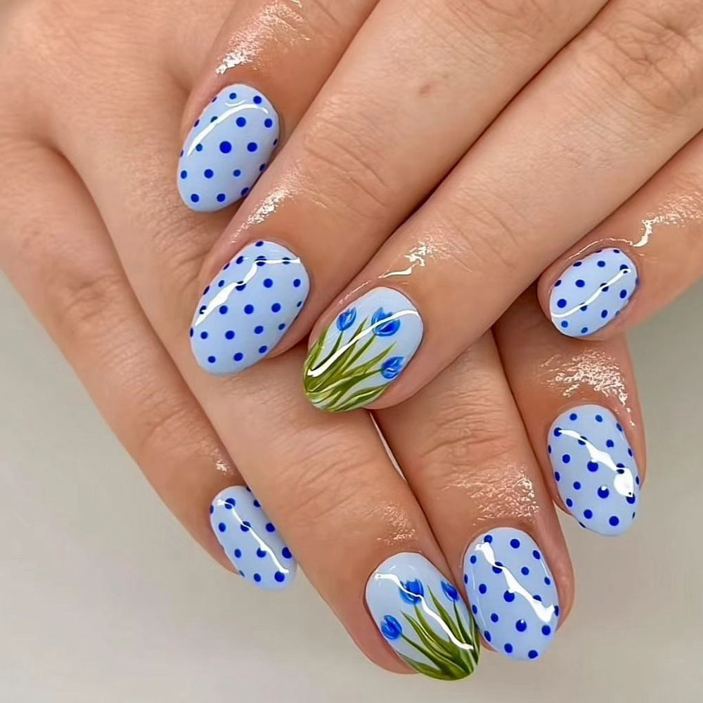 Nail art with spring theme Bowlift