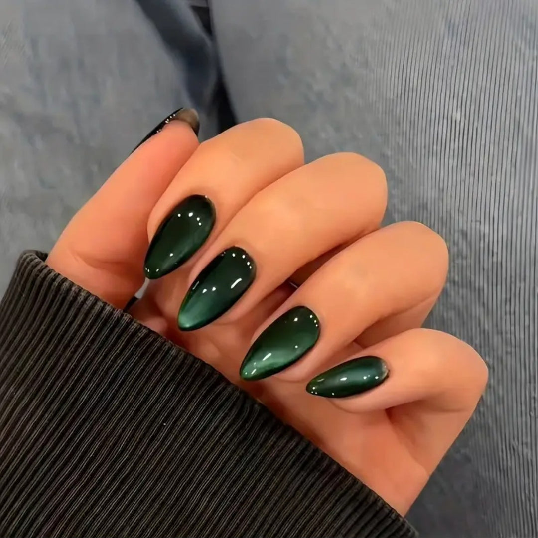 Artificial nail set with elegant high gloss and stiletto design Bowlift