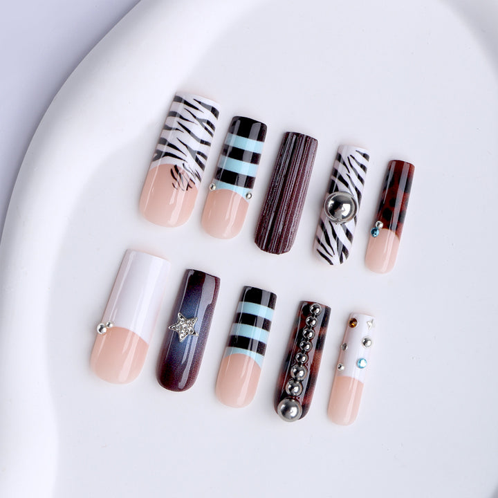 Artificial nails in modern striped design with 3D decoration Bowlift