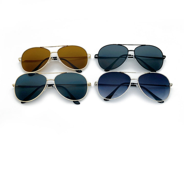 Sunglasses in Modern Pilot Style Bowlift