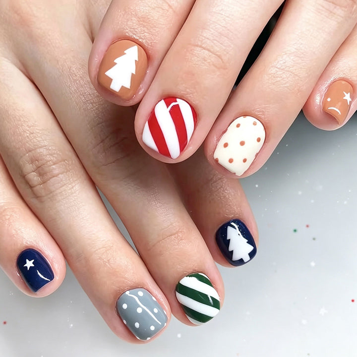 Holiday-Themed Nail Art Design Bowlift