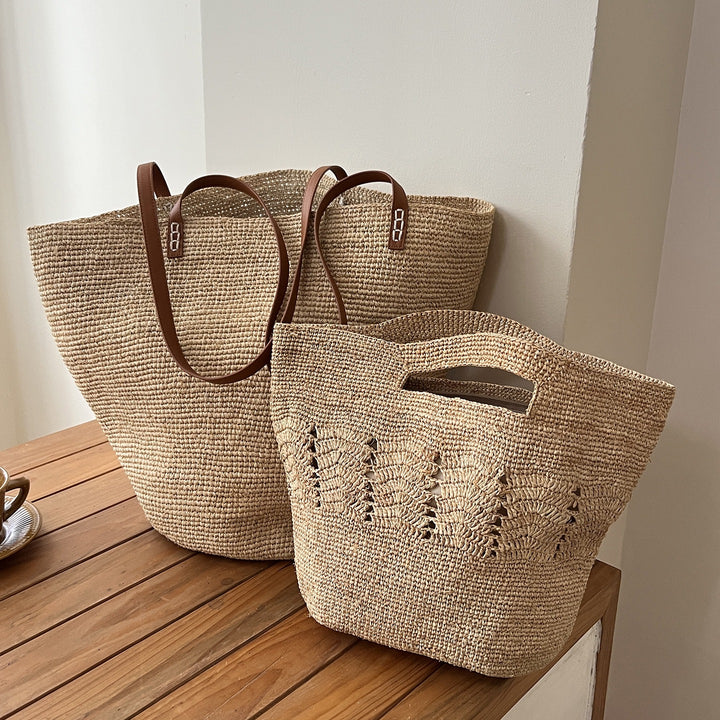 Handcrafted straw bag with soft lining Bowlift