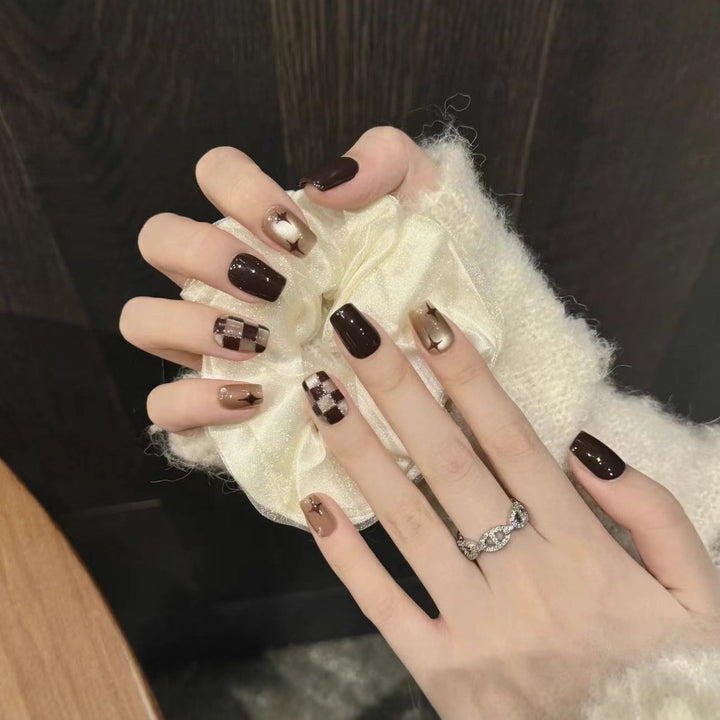 Artificial nails with modern geometric patterns Bowlift