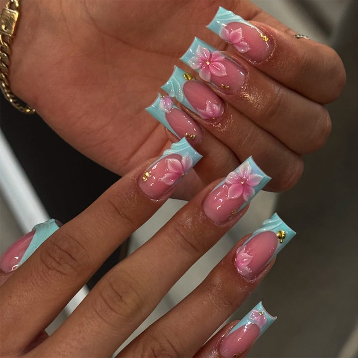 Artificial nails with floral motifs and modern design Bowlift