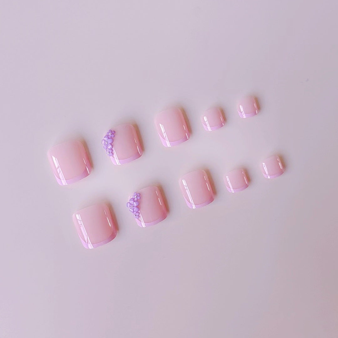 Artificial nail set with floral 3D decorations and elegant accents Bowlift