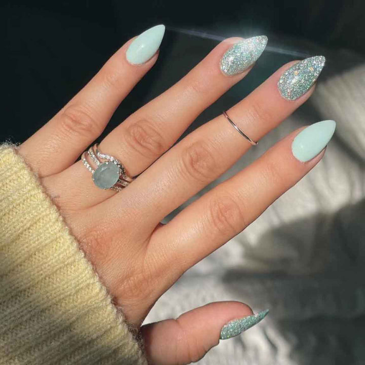 Glittering Stiletto Press-On Nails Bowlift