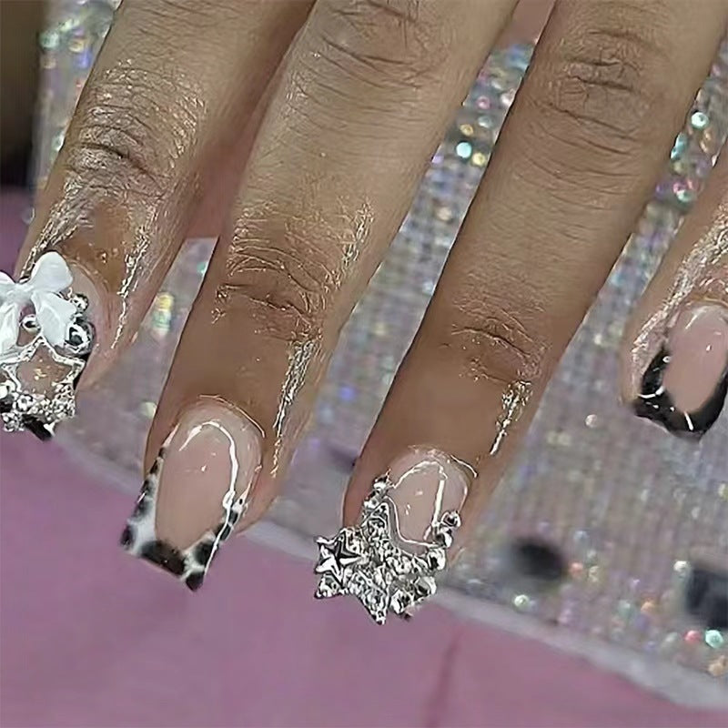 Elegant Artificial Nail Tips with Gold Accents Bowlift