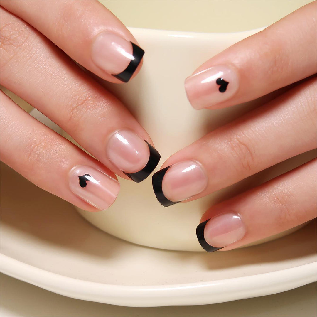 Artful nail extensions with an elegant leaf pattern Bowlift