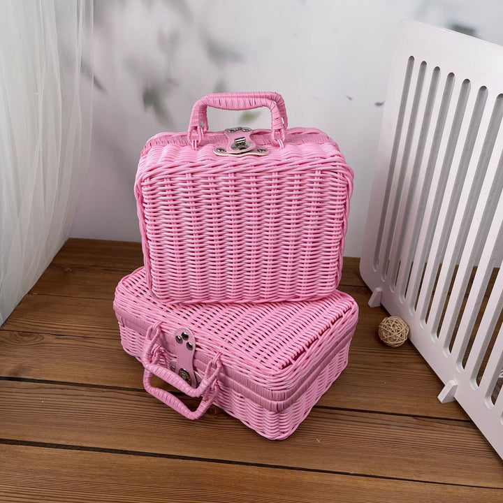 Women elegant handbag made of woven material Bowlift