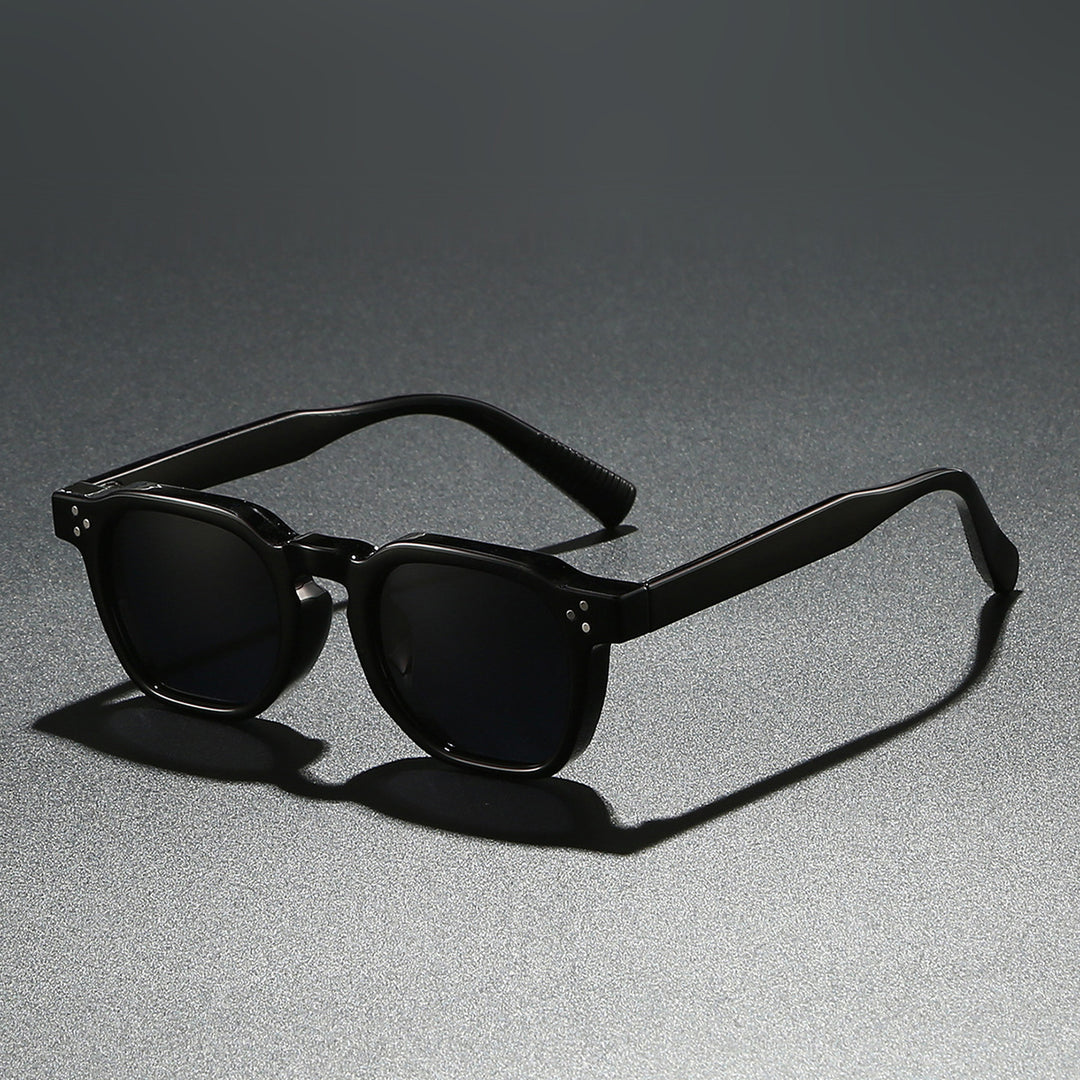 Ladies fashionable sunglasses in innovative design Bowlift
