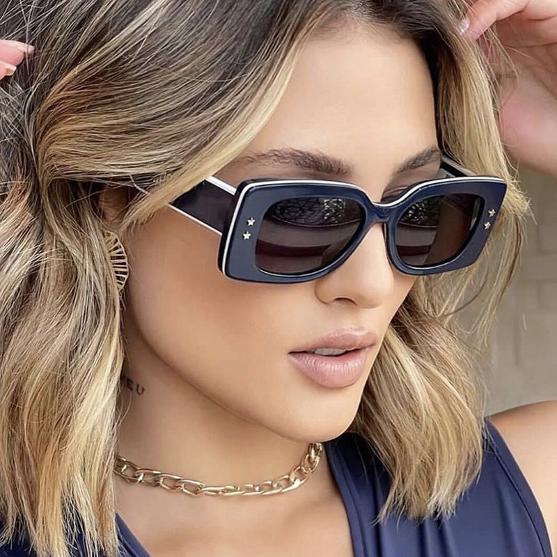 Ladies extravagant square sunglasses with stylish details Bowlift