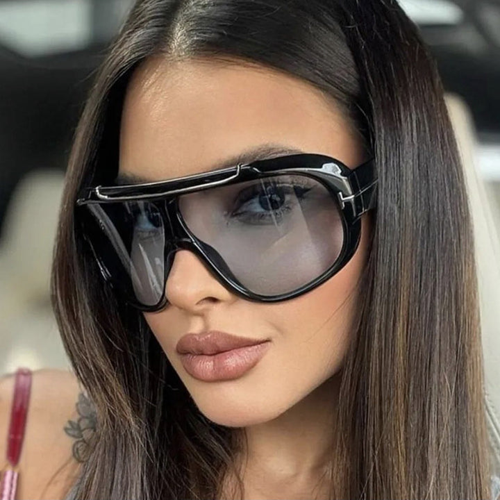 Ladies oversized sunglasses in a modern, transparent design Bowlift