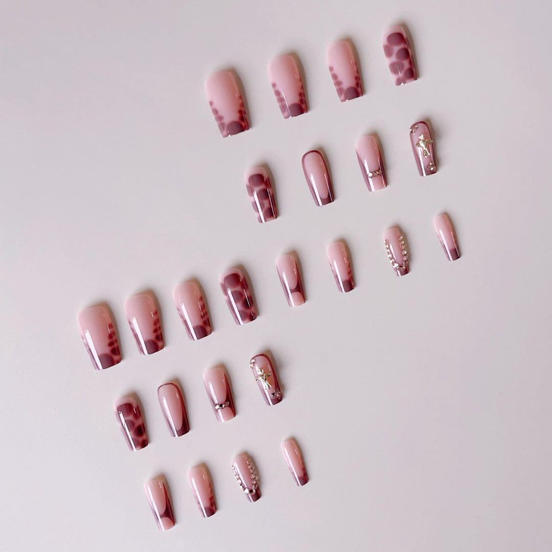 Nail art set with modern leopard patterns and sparkling accents Bowlift